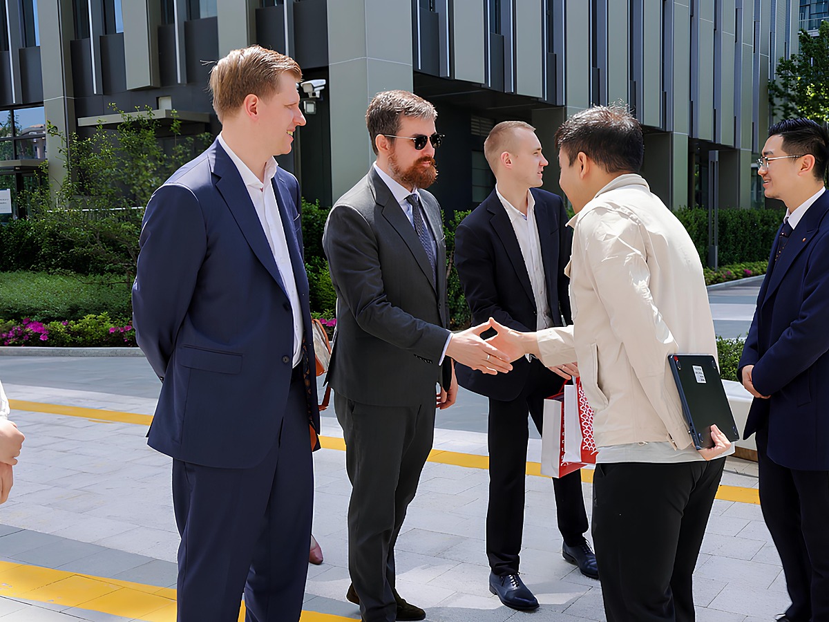 Russian Delegation at Agibot